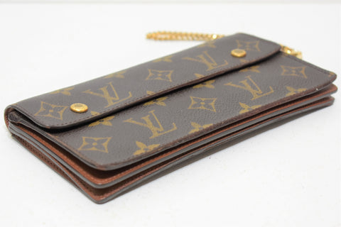 LOUIS VUITTON Portefeuille Accordion Folded Wallet With Chain M58008